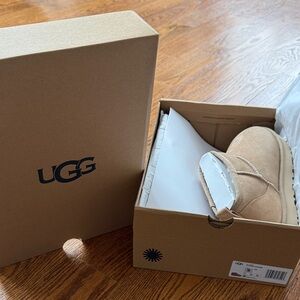 Brand New Ugg Classic Ultra Mini size 9 Sand color